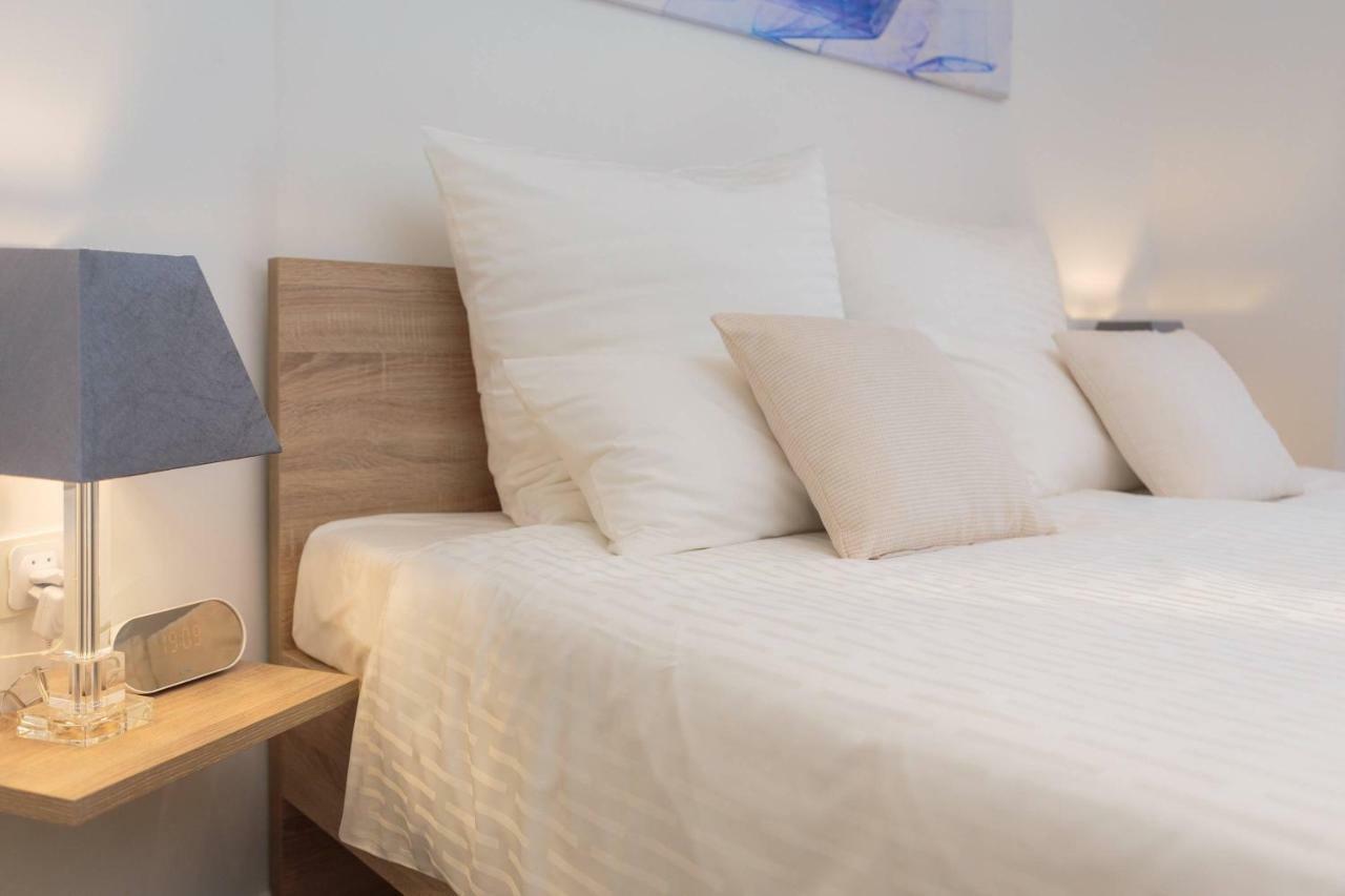 Villa Salt - 10 People, Heated Pool, Trogir, Near Beach & Split Airport Exterior foto